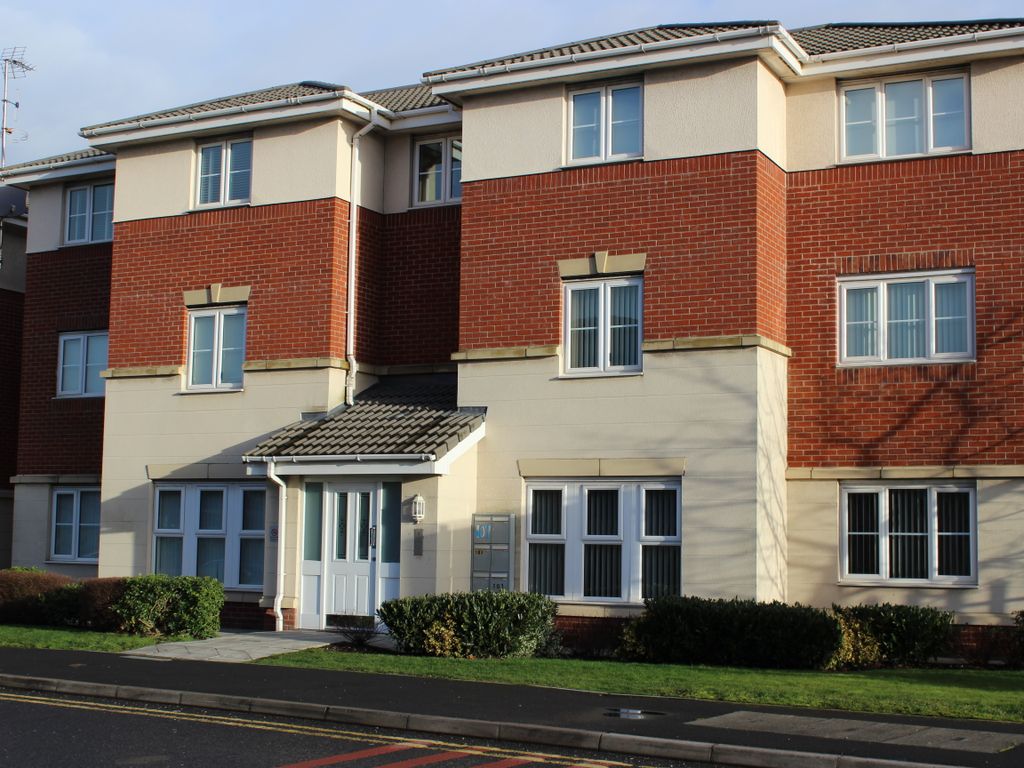 2 bed flat to rent in Foundry Lane, Widnes WA8, £650 pcm Zoopla