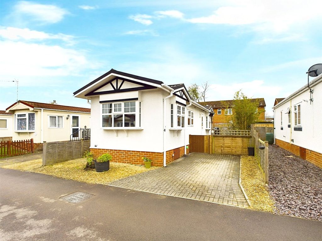 2 bed mobile/park home for sale in Lake House Park Homes, Stoke Road