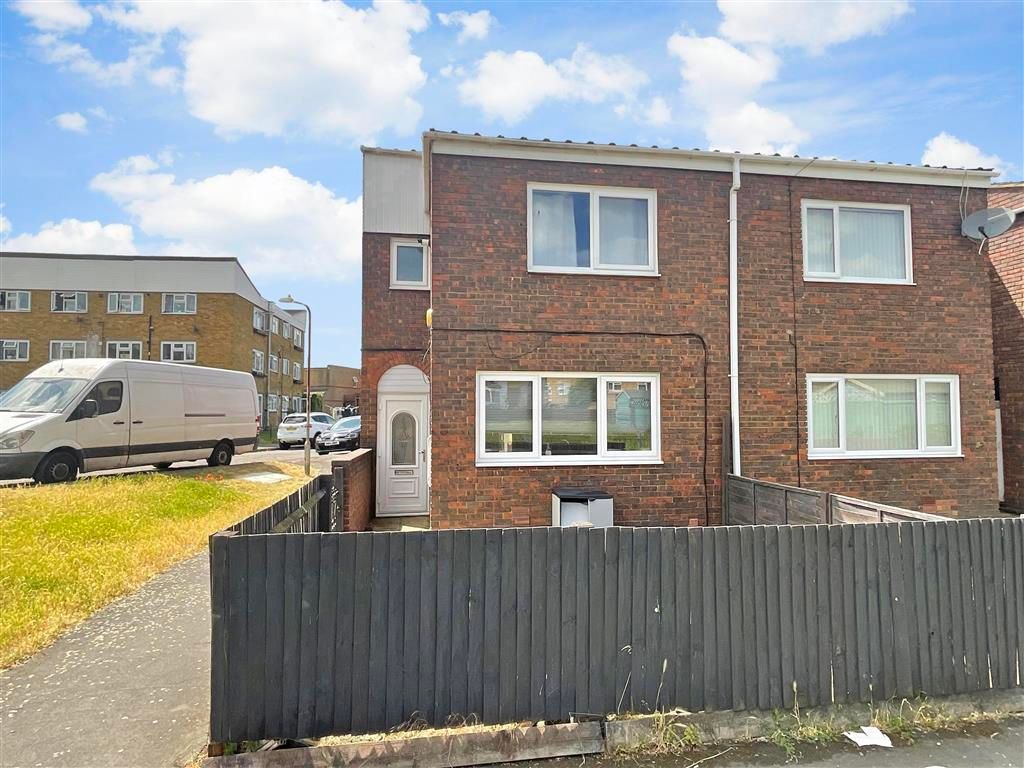 3 bed end terrace house for sale in Wycliffe Row, Northfleet, Gravesend
