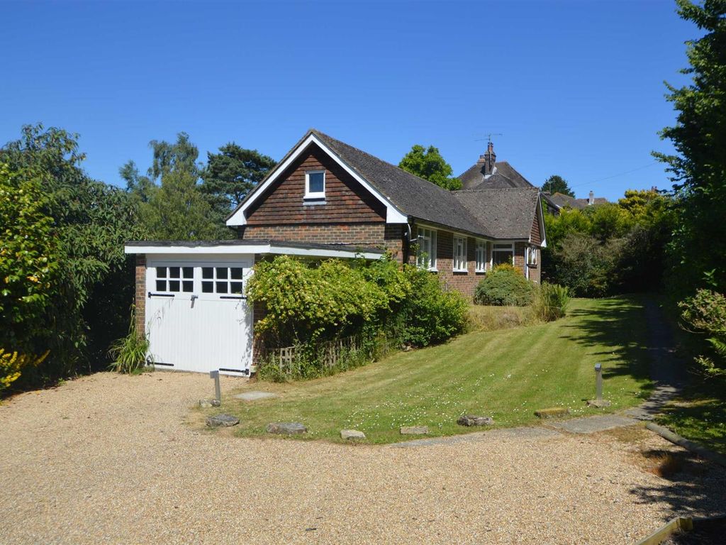 3 bed detached bungalow to rent in Church Road, Rotherfield
