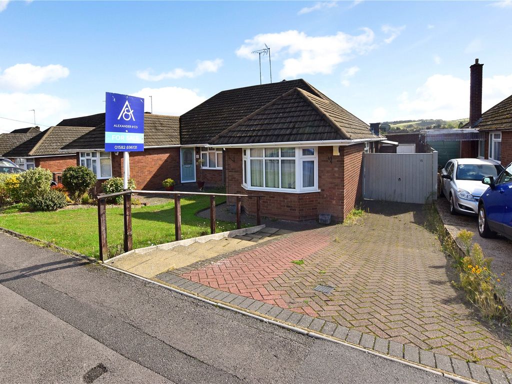 3 bed bungalow for sale in Wilbury Drive, Dunstable, Bedfordshire LU5
