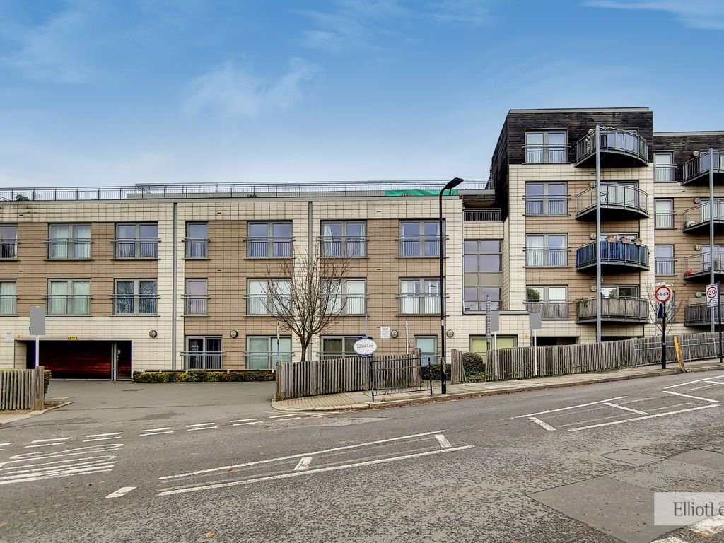 1 bed flat to rent in Bridgepoint House, Sudbury Heights Avenue