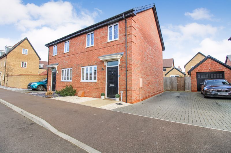 3 bed semidetached house for sale in Soundy Paddock, Biggleswade SG18