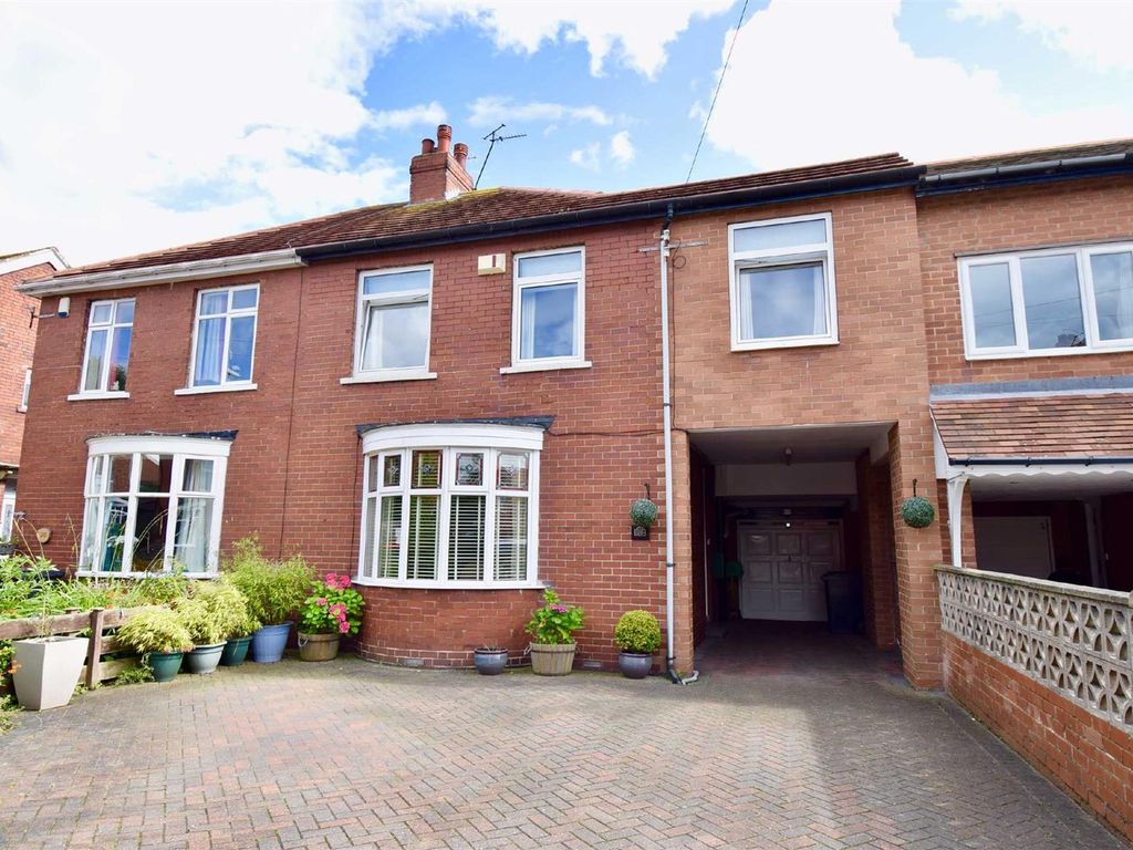 4 bed semidetached house for sale in Chester Gardens, South Shields