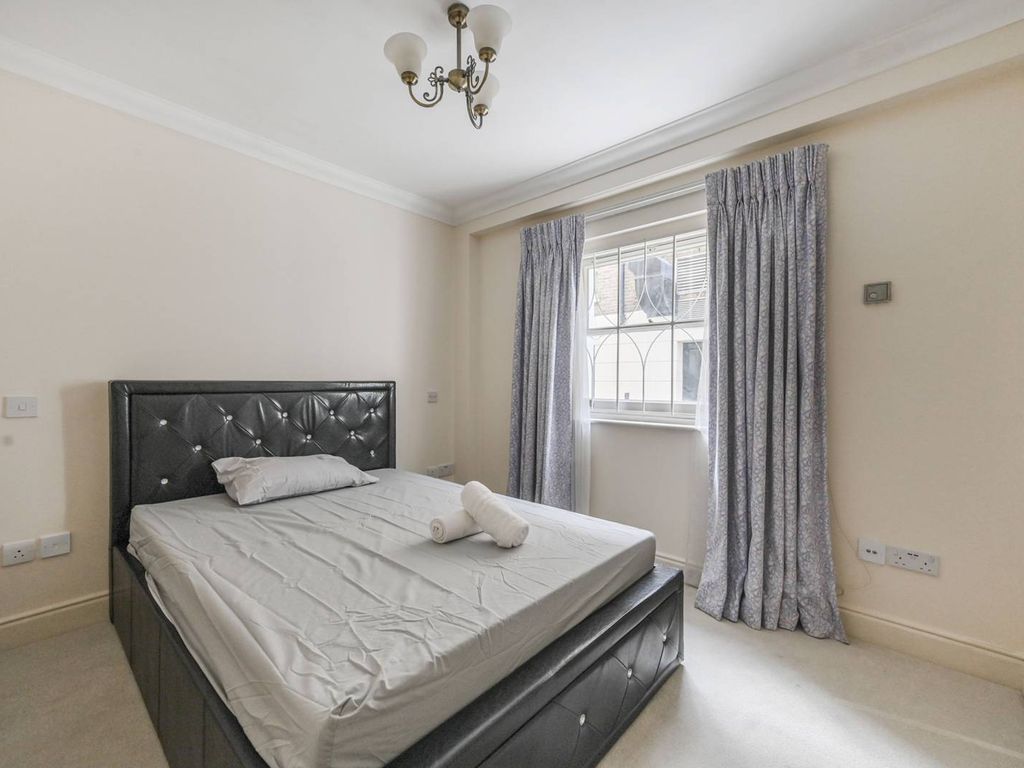 2 bed flat to rent in Stanhope Gardens, South Kensington, London SW7