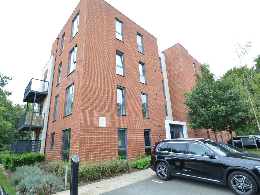 2 bed flat to rent in Iron Railway Close, Coulsdon CR5 Zoopla