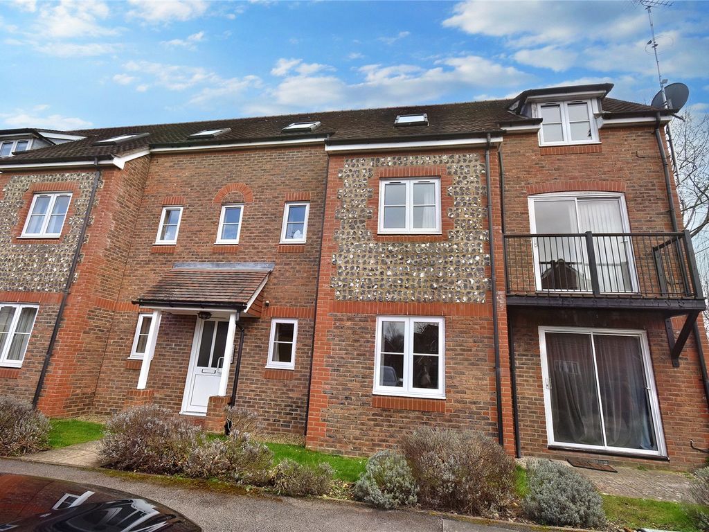 2 bed flat to rent in John House, Two Rivers Way, Newbury