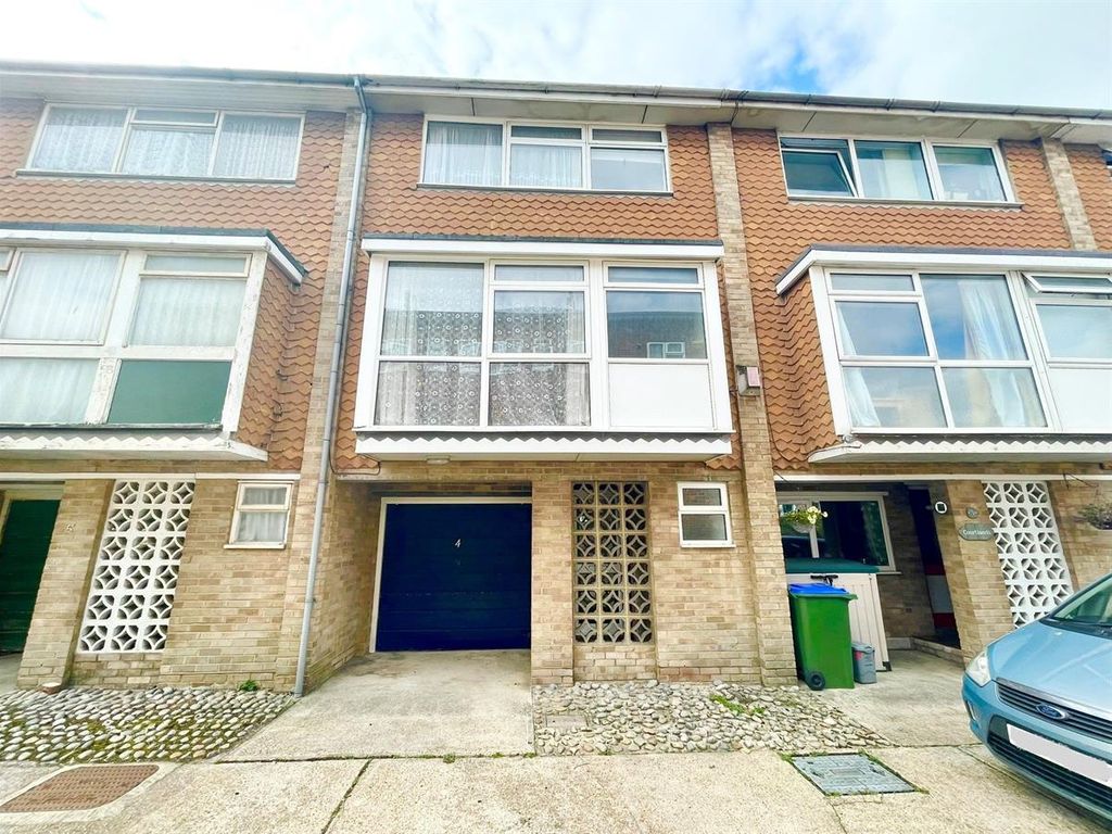 3 bed terraced house to rent in Courtlands Mews, Church Hill, Newhaven