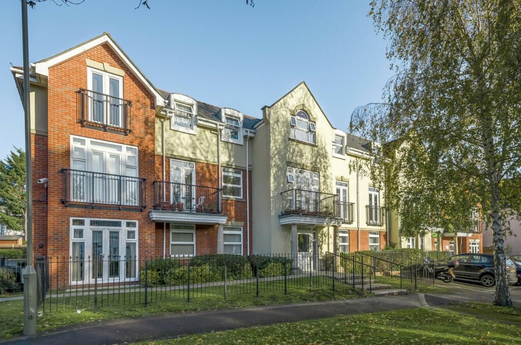 2 bed flat for sale in Mayfair Court, Stonegrove, Edgware, Middlesex