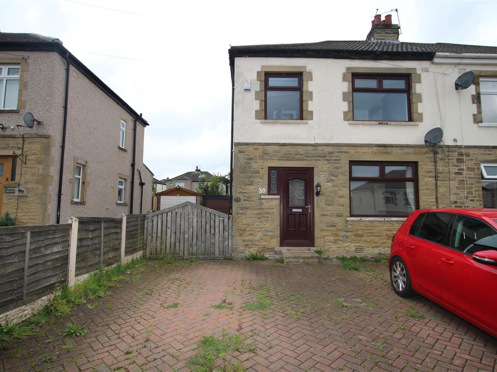 3 bed semidetached house to rent in Leafield Drive, Eccleshill