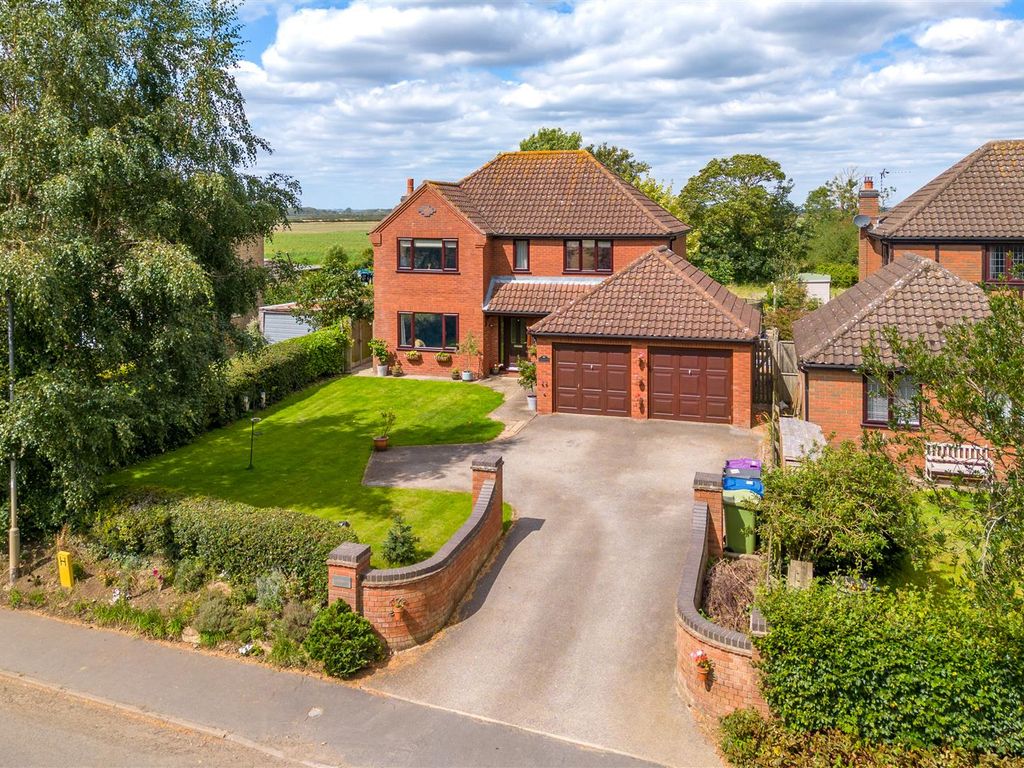 4 bed detached house for sale in Spridlington Road, Faldingworth