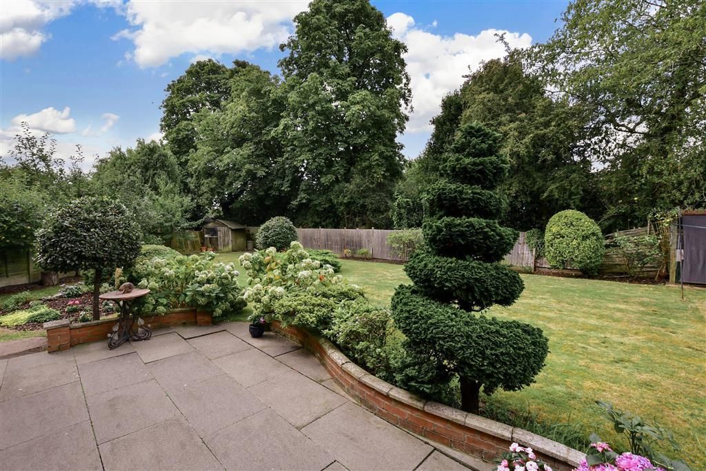 3 bed semidetached house for sale in Green Glade, Theydon Bois, Epping