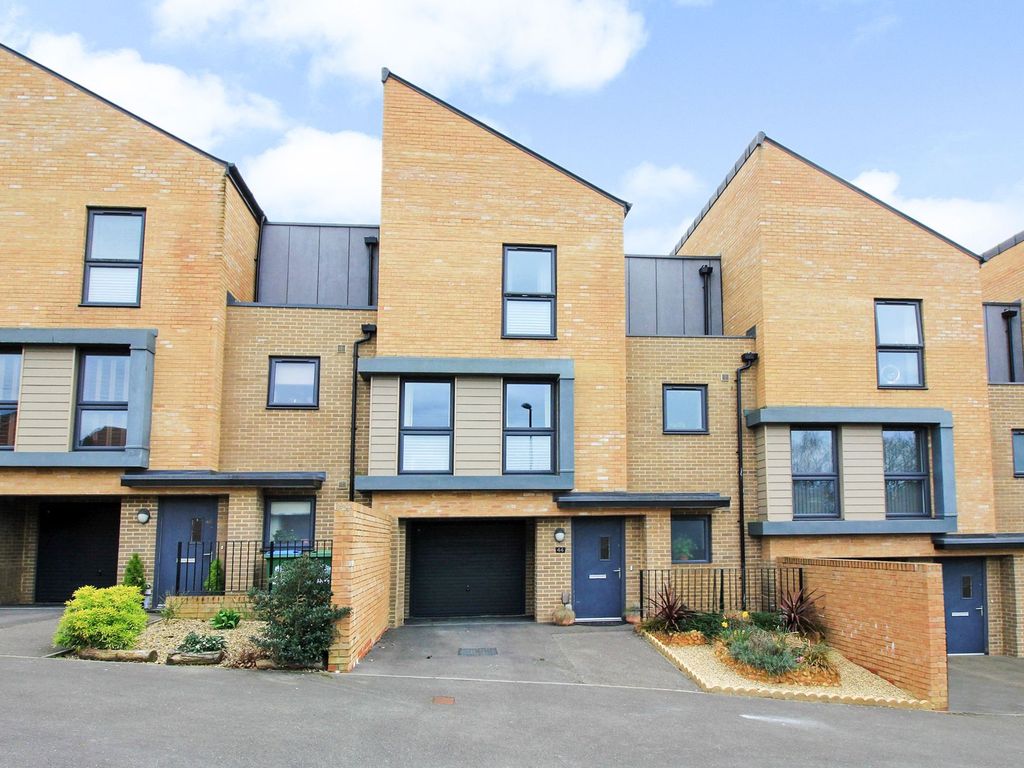 4 bed town house for sale in Exford Avenue, Harefield SO18 Zoopla