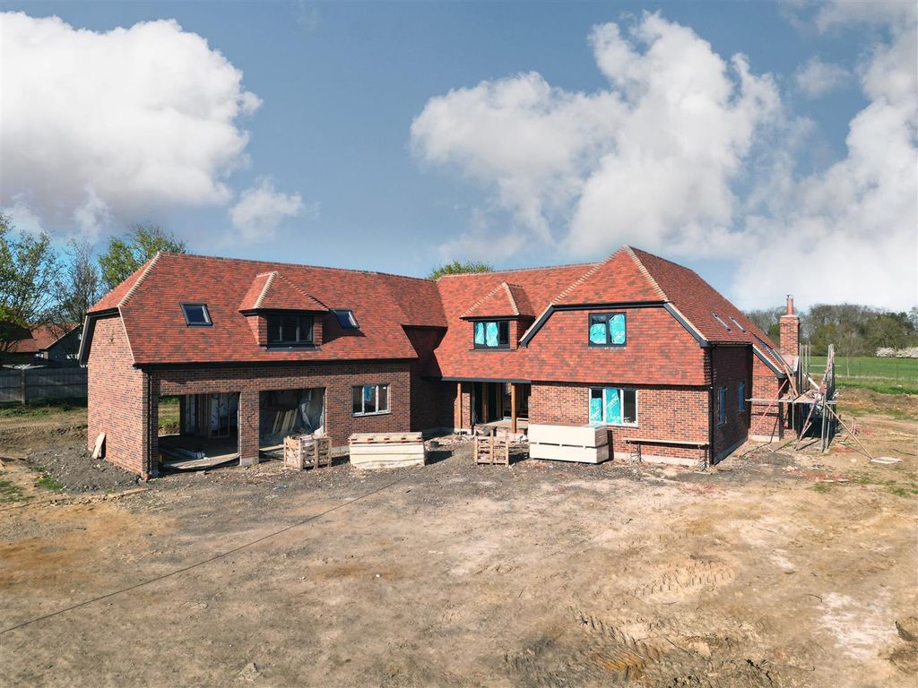 5 bed detached house for sale in Cookes Meadow, Northill, Biggleswade