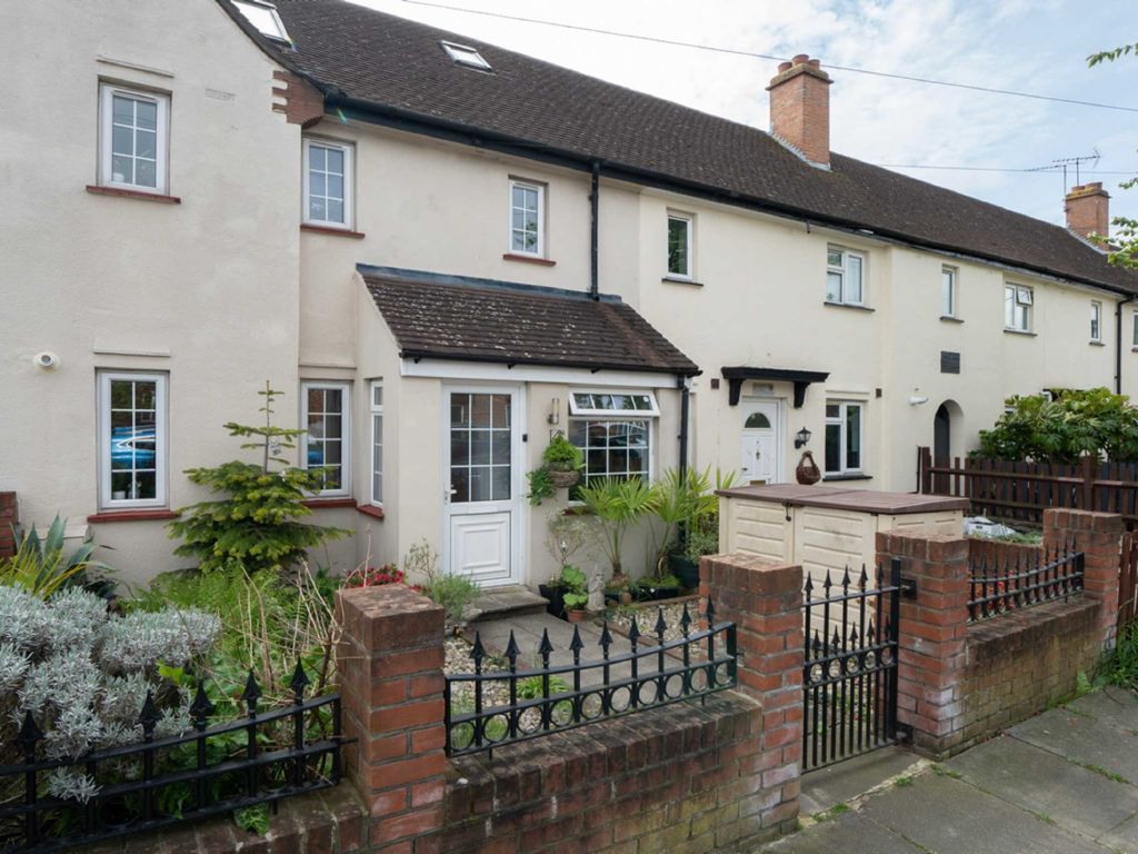 4 bed property for sale in Almond Grove, Brentford TW8 Zoopla