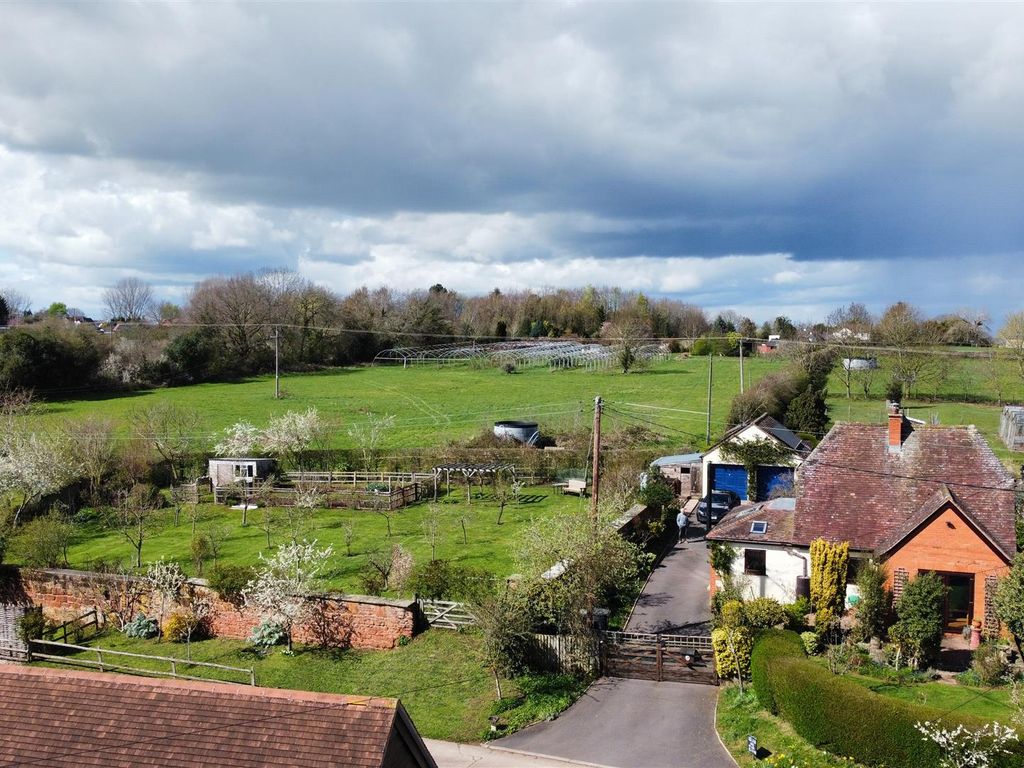 4 bed detached house for sale in The Scarr, Newent GL18 Zoopla