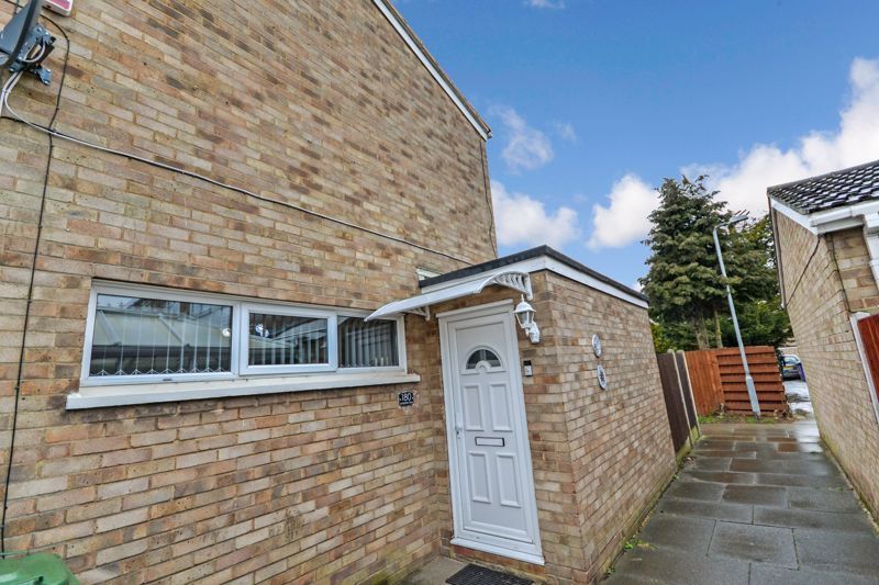 3 bed semidetached house for sale in Limeslade Close, Corringham