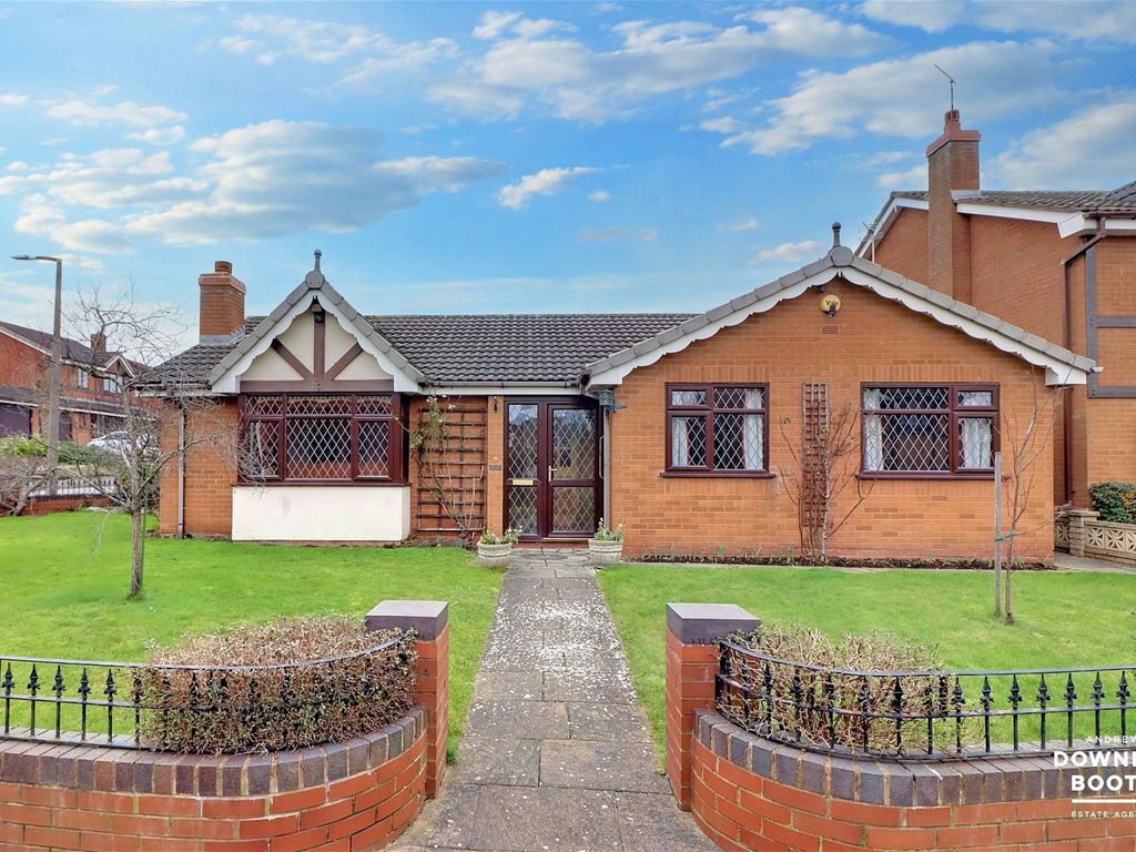 3 bed bungalow for sale in Broadlands Rise, Boley Park, Lichfield WS14