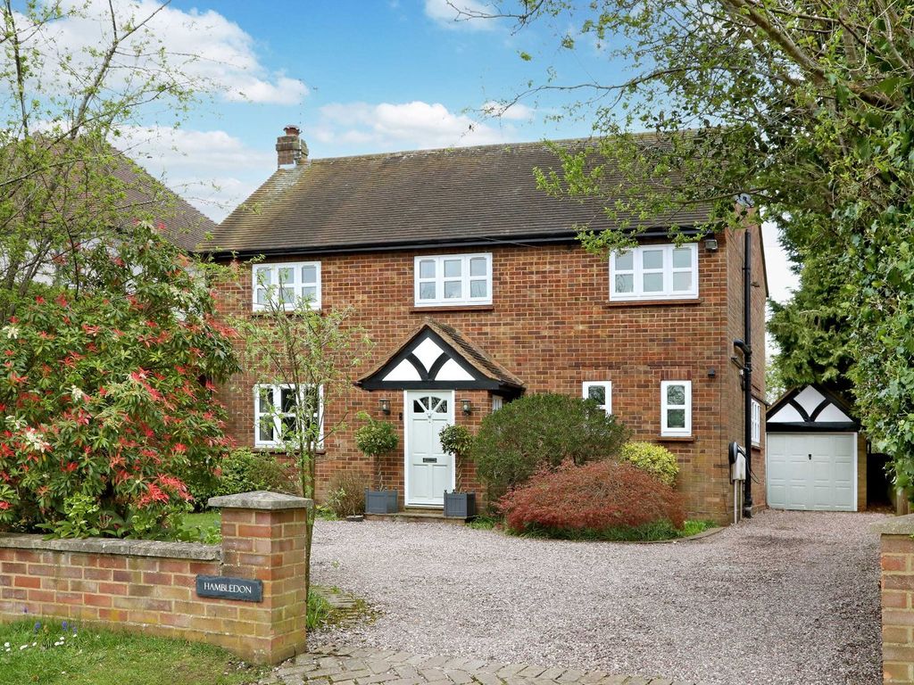 4 bed country house for sale in Manor Crescent, Seer Green