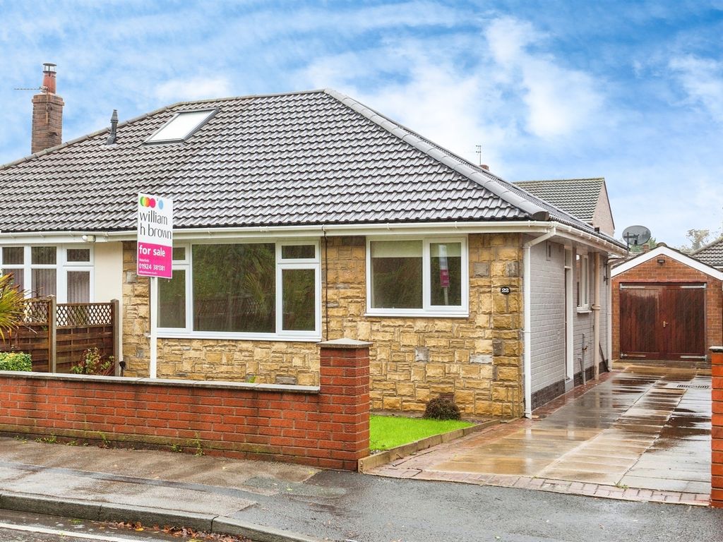 2 bed semidetached bungalow for sale in Thornes Moor Road, Wakefield