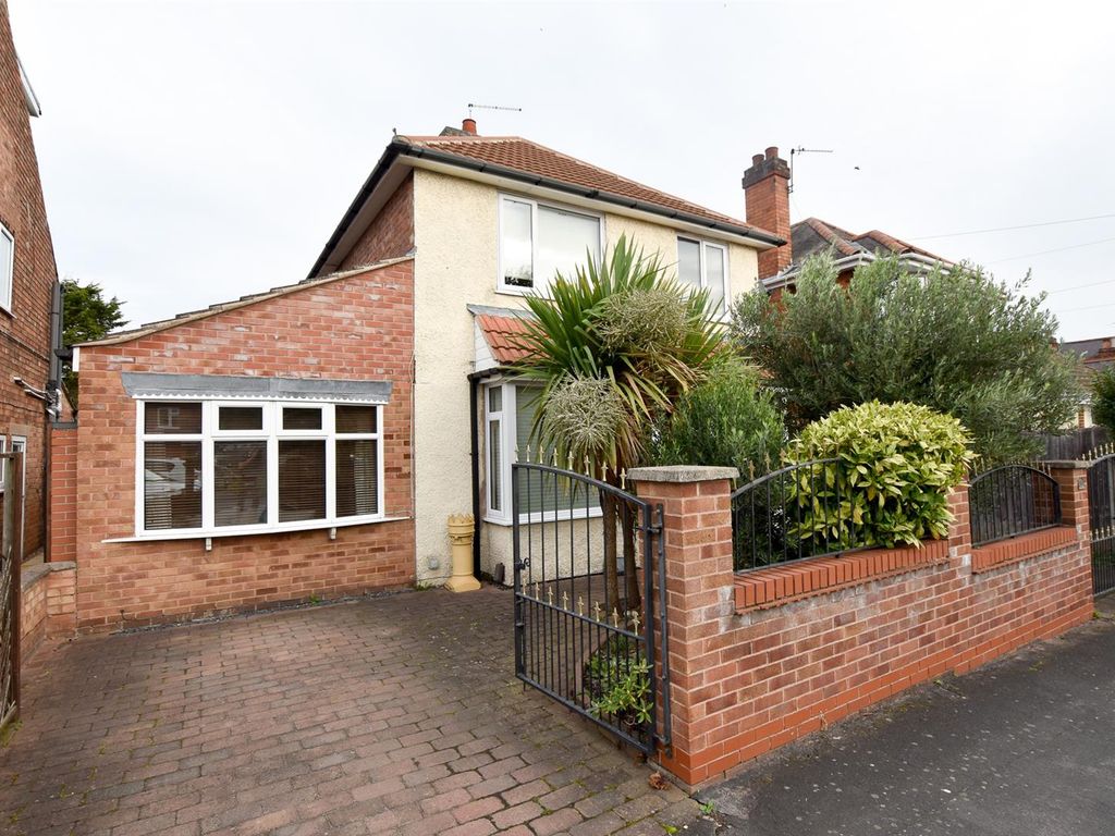 3 bed semidetached house for sale in Knightthorpe Road, Loughborough