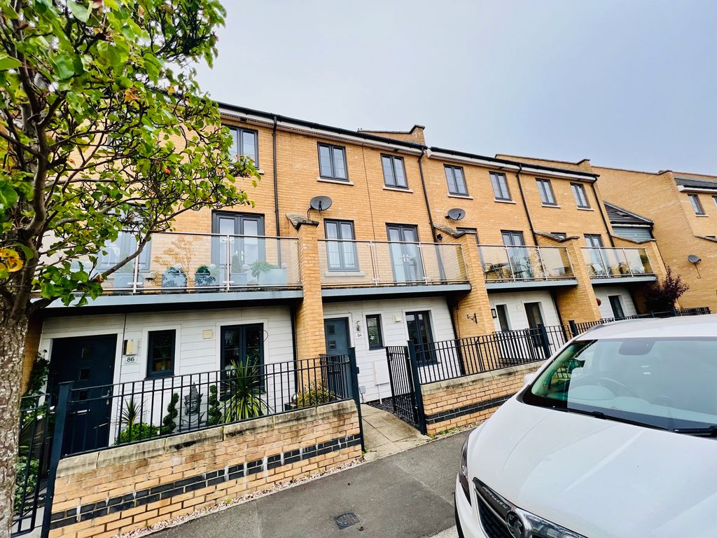 4 bed town house for sale in Spring Avenue, Hampton Vale, Peterborough