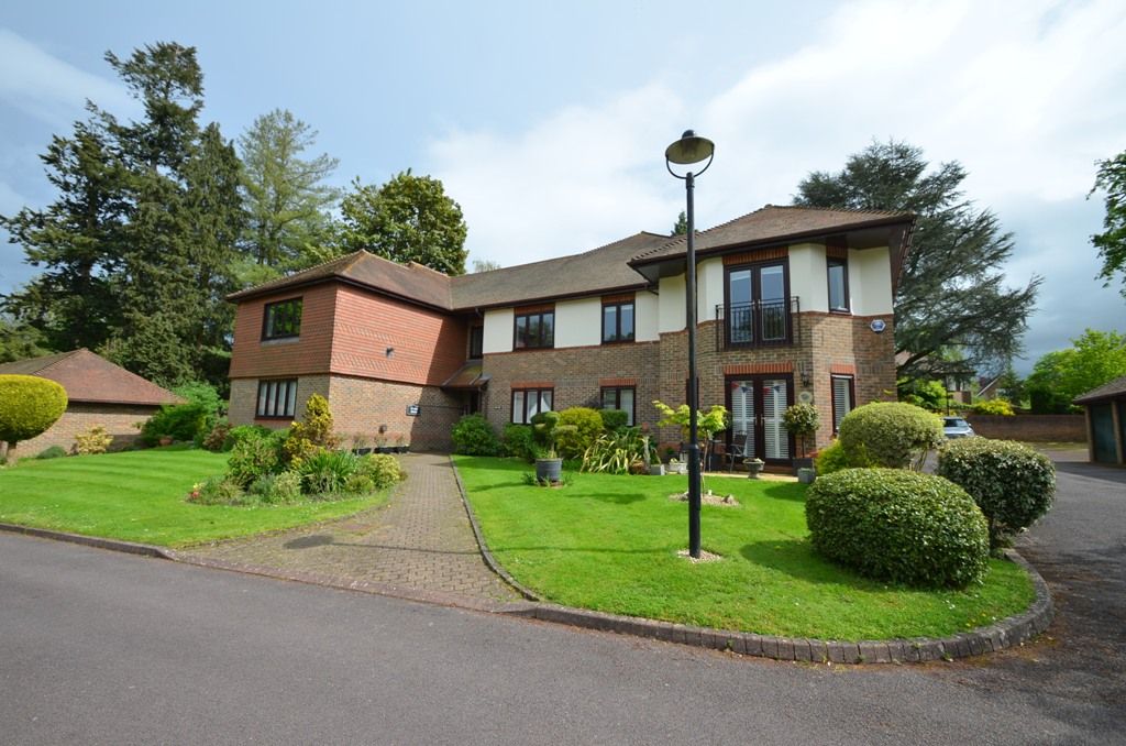 2 bed flat for sale in Millstead Close, Tadworth KT20 Zoopla