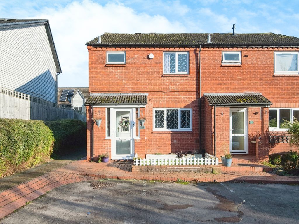 3 bed end terrace house for sale in Upper Field Close, Redditch