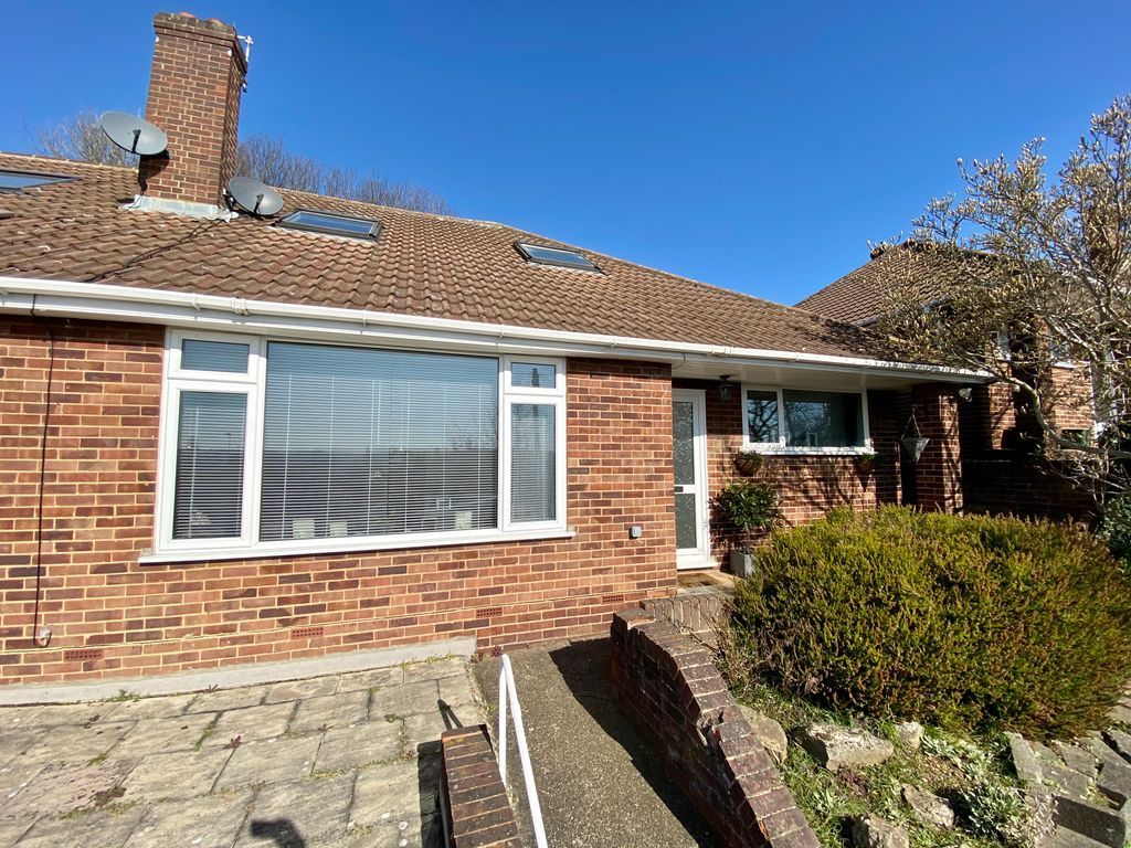 2 bed semidetached bungalow for sale in Broom Mead, Bexleyheath DA6