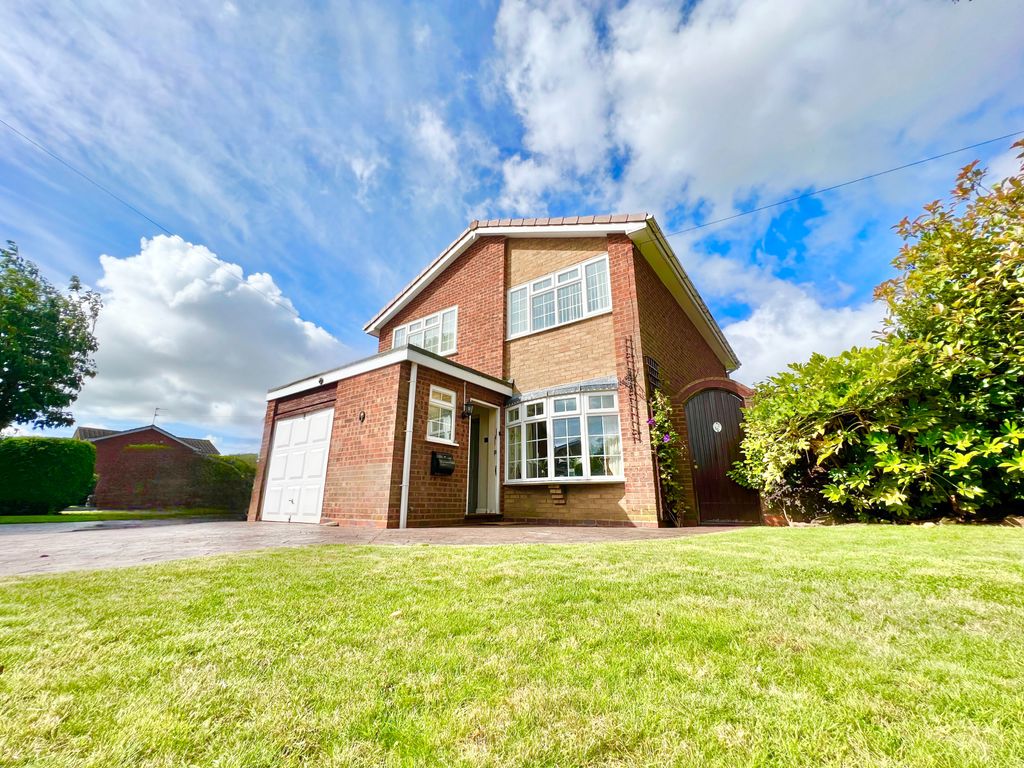 4 bed detached house for sale in Windsor Road, Pattingham