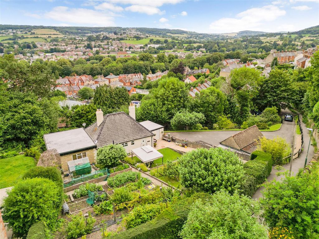 3 bed bungalow for sale in Church Place, Rodborough, Stroud GL5, £