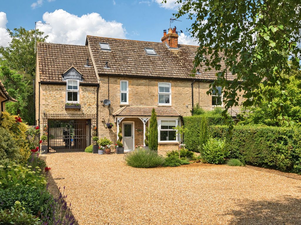 5 bed semidetached house for sale in Bampton Road, Clanfield, Bampton