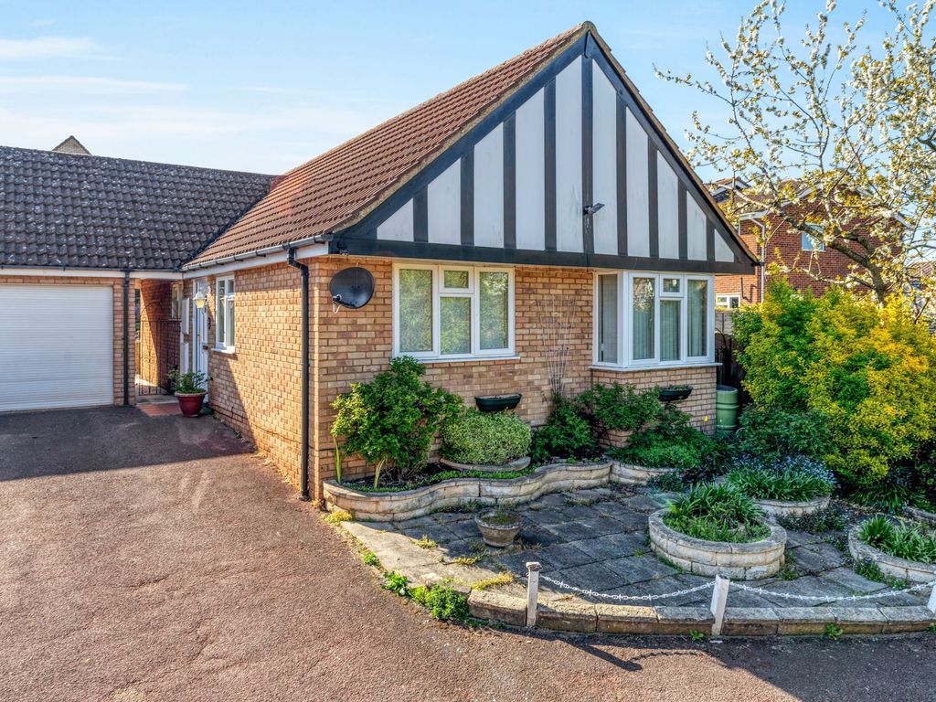 3 bed detached bungalow for sale in Betony Vale, Royston SG8 Zoopla