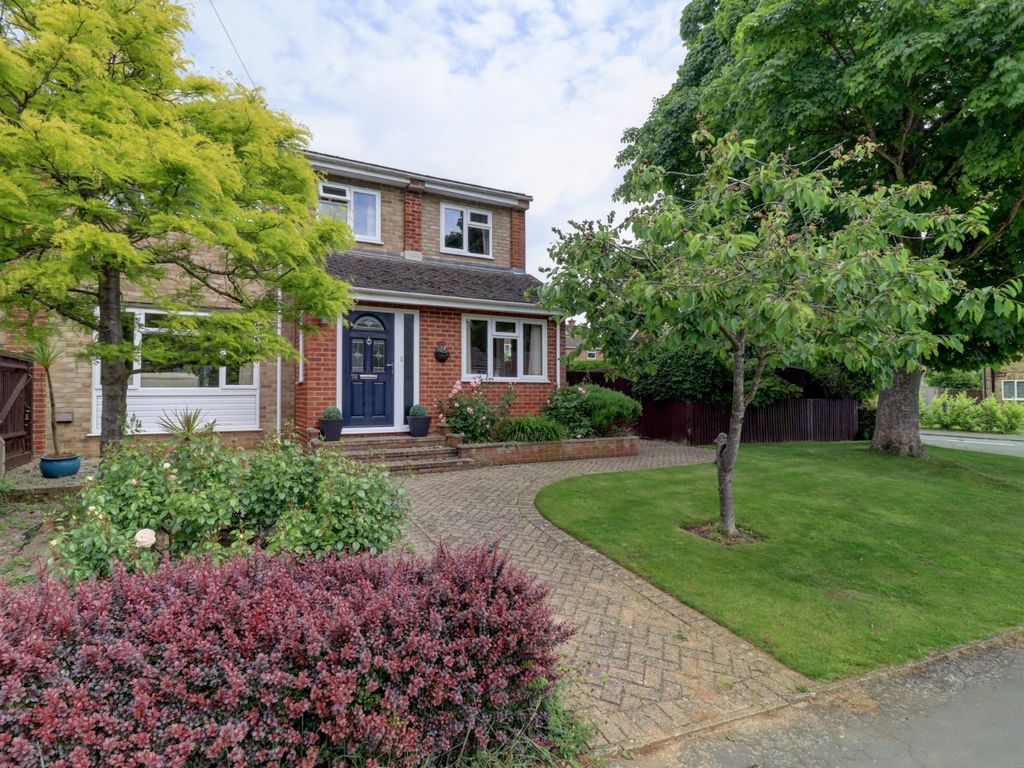 4 bed semidetached house for sale in Cedar Avenue, Hazlemere, High