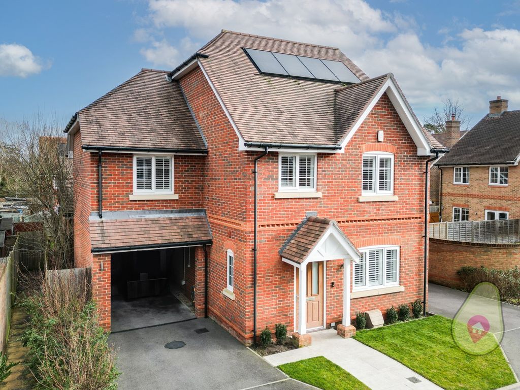 4 bed detached house for sale in Phillips Close, Cevendish Park