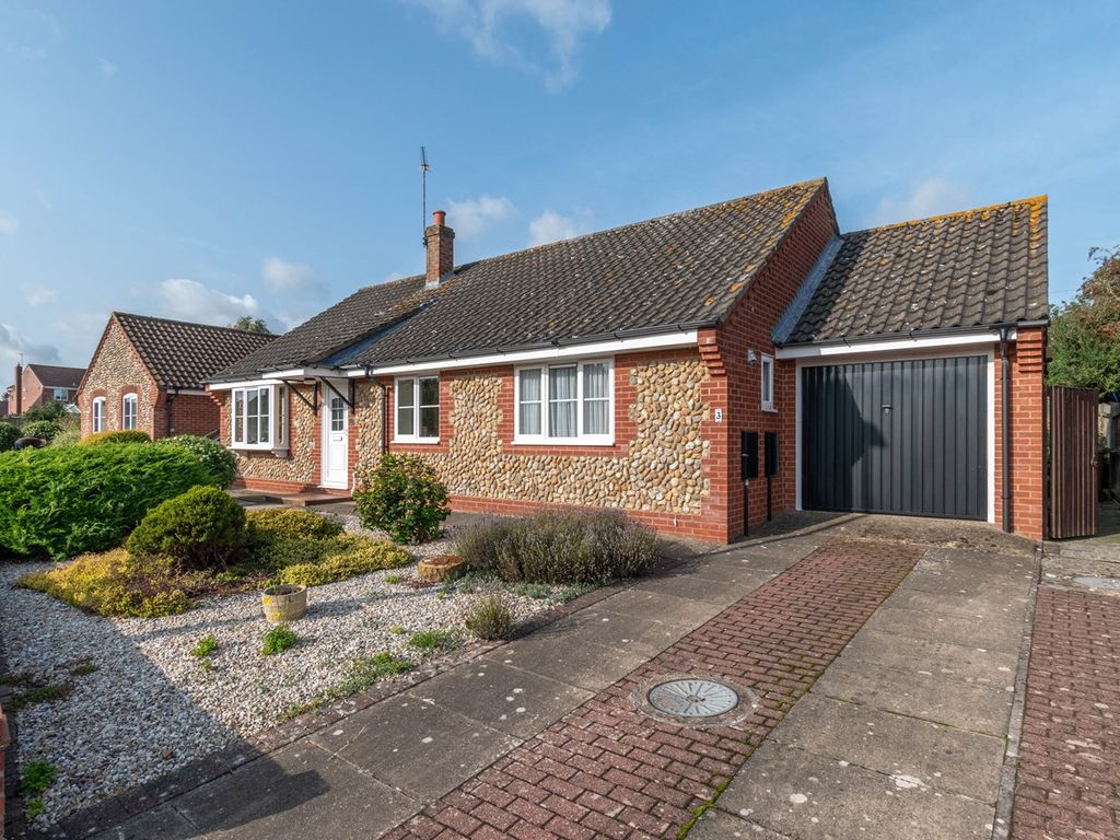 3 bed detached bungalow for sale in Rowan Way, Fakenham NR21, £365,000