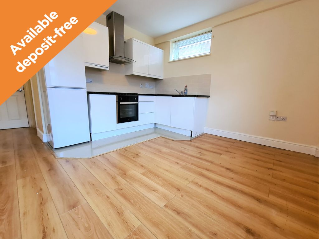 2 bed flat to rent in The Mount, Romsey Road, Shirley, Southampton SO16
