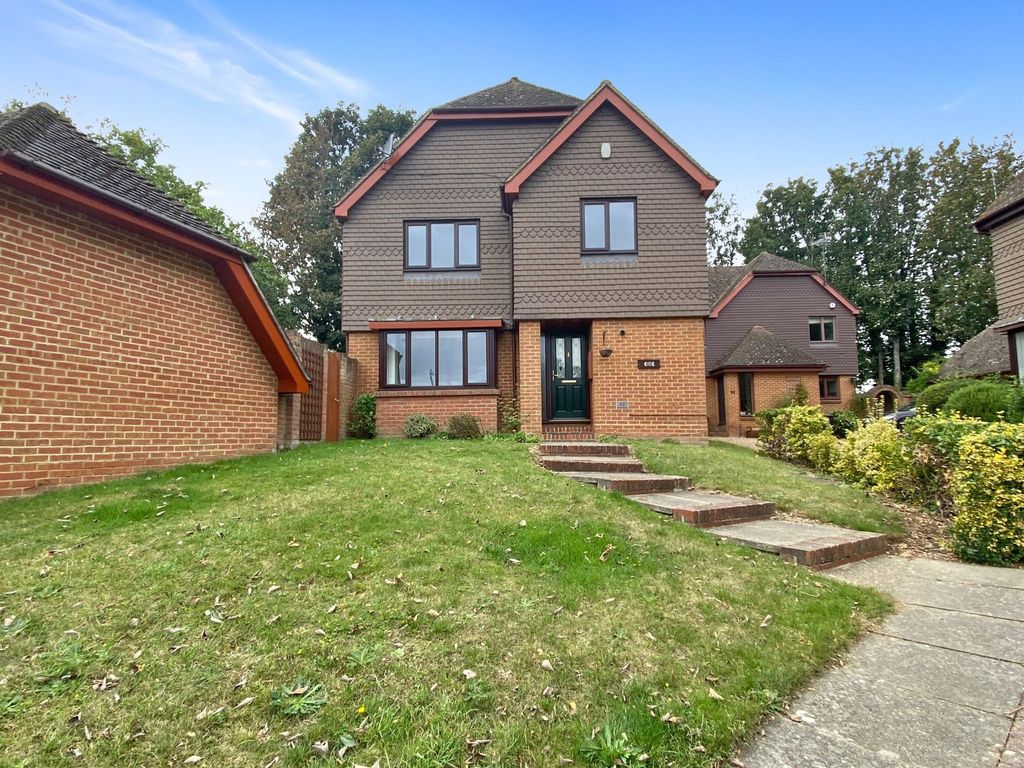 4 bed detached house to rent in Townfield Corner, Gravesend, Kent DA12