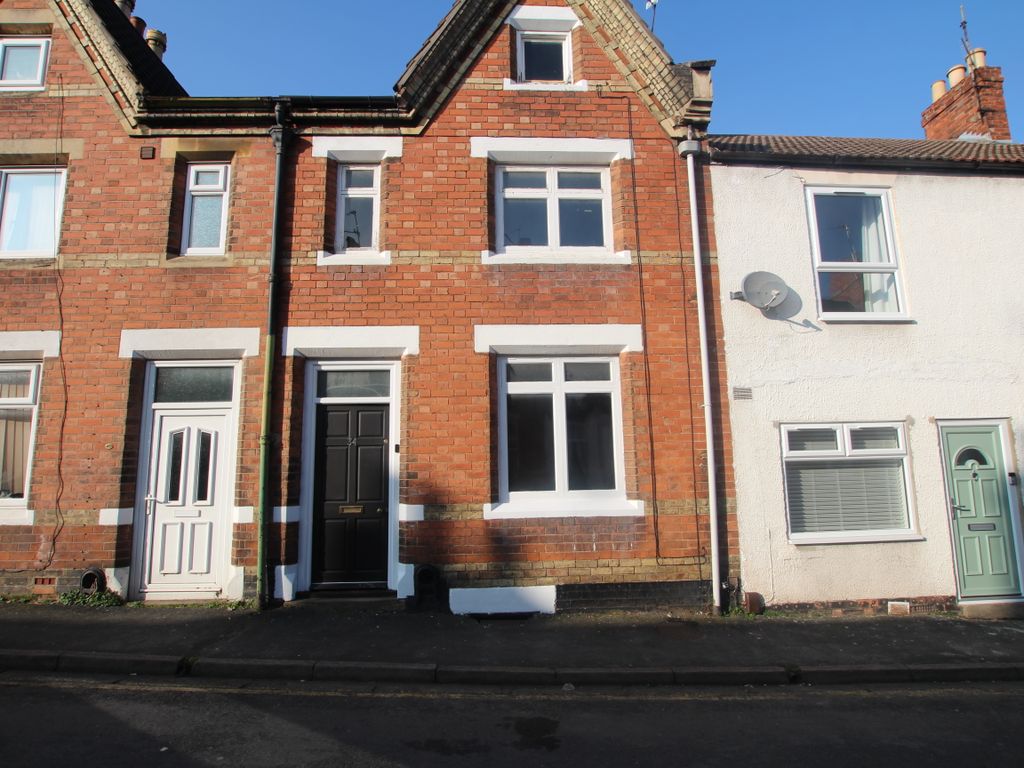 3 bed terraced house to rent in College Street, Grantham NG31, £850 pcm Zoopla