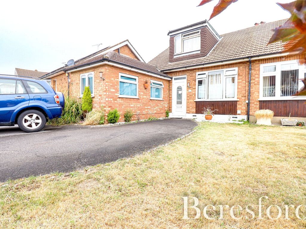 4 bed bungalow to rent in Chelsworth Drive, Harold Wood, Romford RM3, £