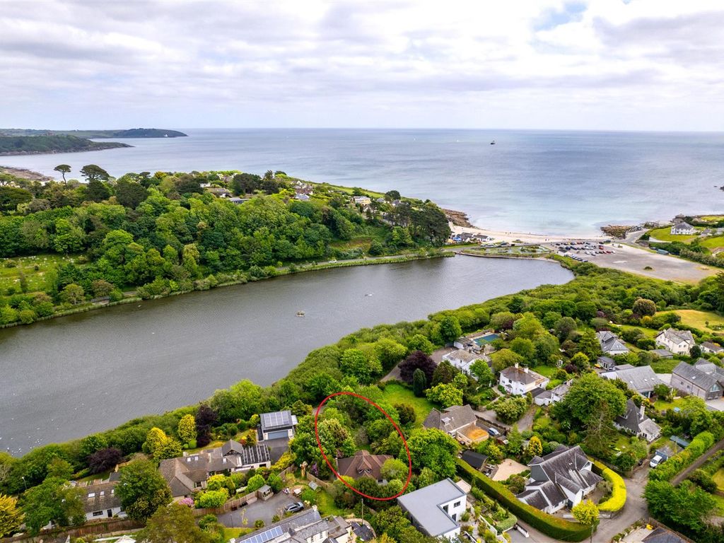 3 bed detached bungalow for sale in Swanpool, Falmouth TR11, £650,000