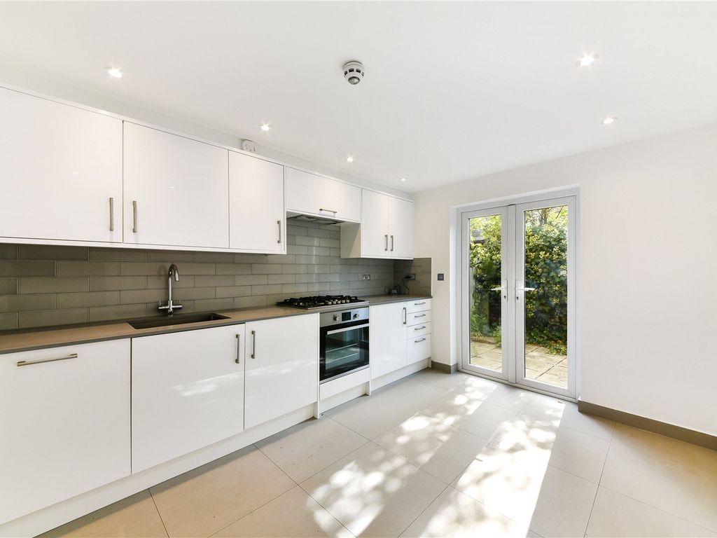 4 bed detached house to rent in Keith Grove, Shepherds Bush, London W12