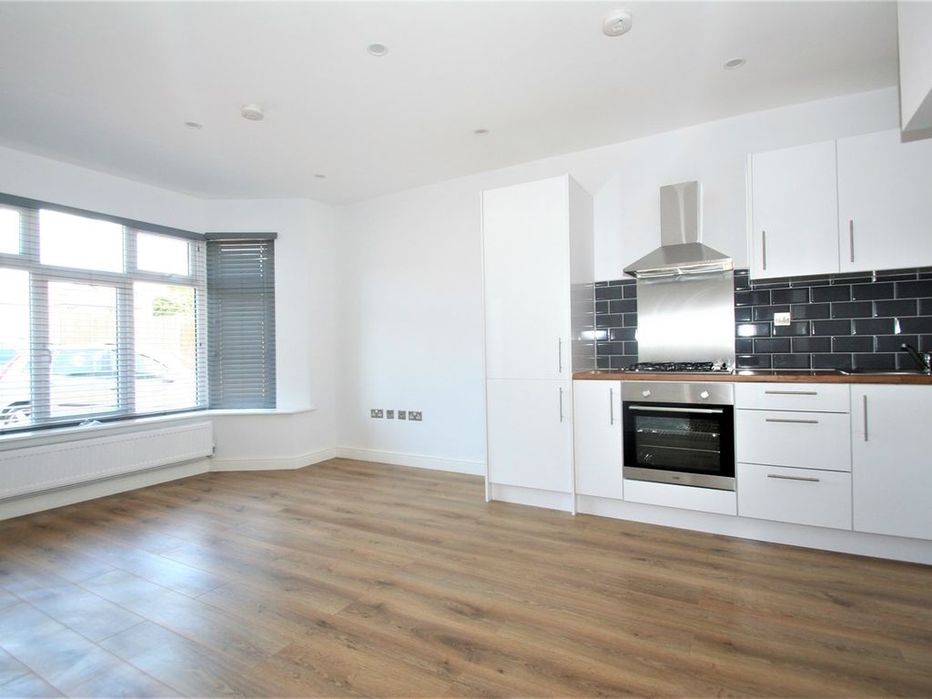 1 bed flat to rent in Hendon Way, Cricklewood, London NW2, £1,600 pcm