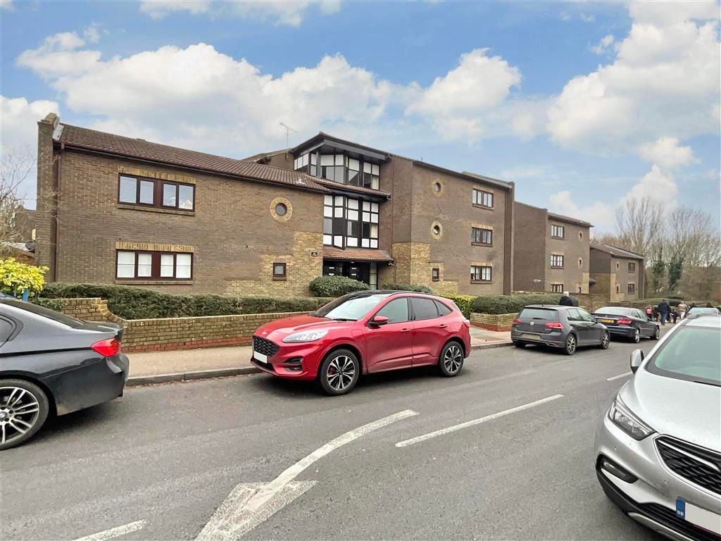 2 bed flat for sale in Forest Glade, Langdon Hills, Basildon, Essex