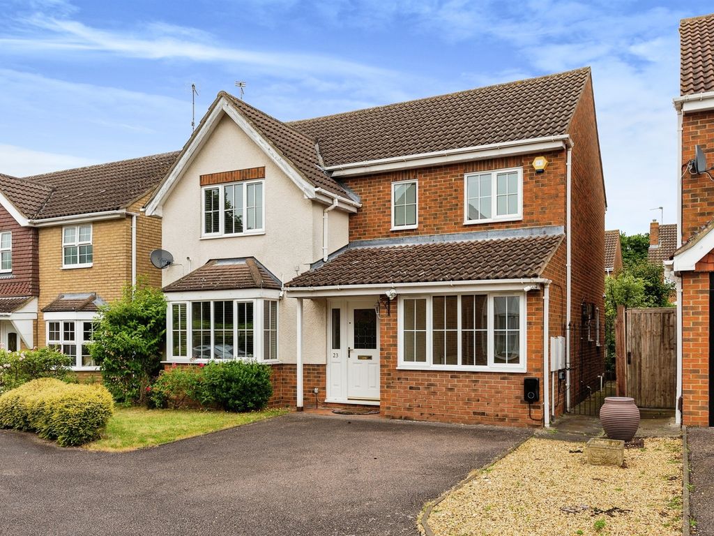 4 bed detached house for sale in b Close, Letchworth Garden City SG6