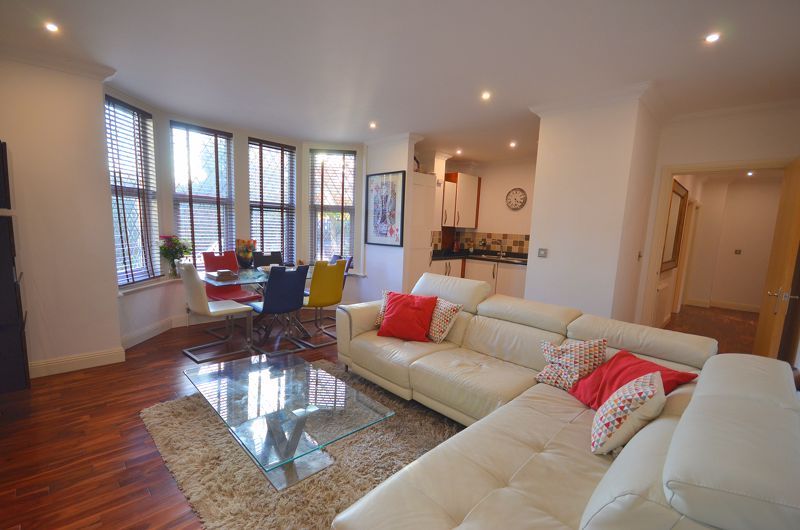 3 bed flat to rent in Milton Road, Bournemouth BH8, £1,400 pcm Zoopla