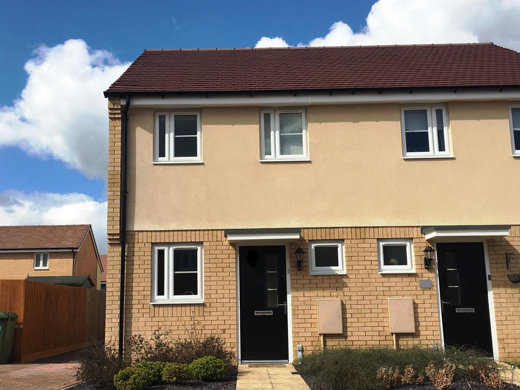 2 bed semidetached house to rent in Vauxhall Way, Dunstable LU6, £