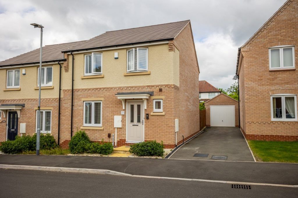 3 bed semidetached house for sale in Warwick Close, Rothley, Leicester