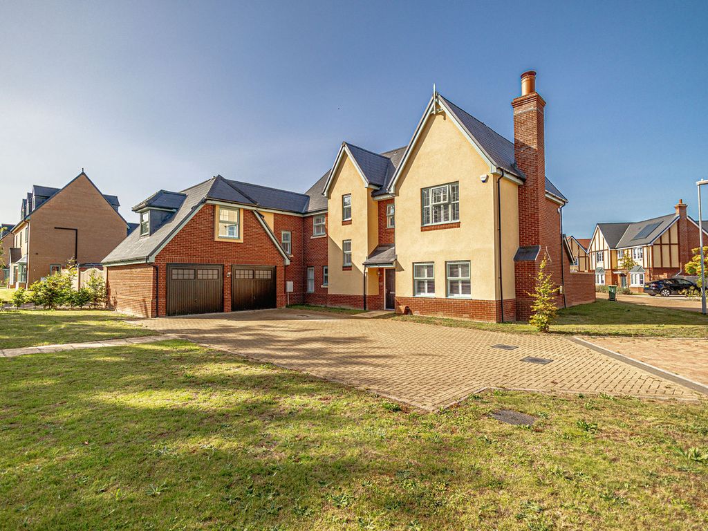 6 bed detached house for sale in Harold Close, Rochford SS4, £875,000