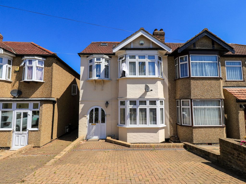 4 bed semidetached house for sale in Tenniswood Road, Enfield EN1 Zoopla